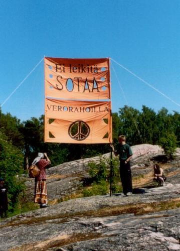 Mielenosoittajat Mäntymäen kallioilla