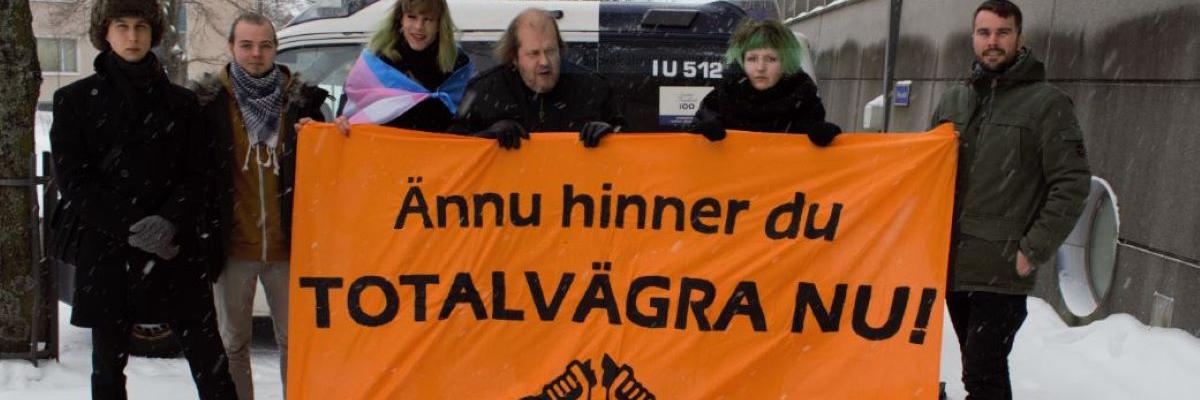 Mielenosoitus totaalkieltäytyjien puolesta Porvoossa