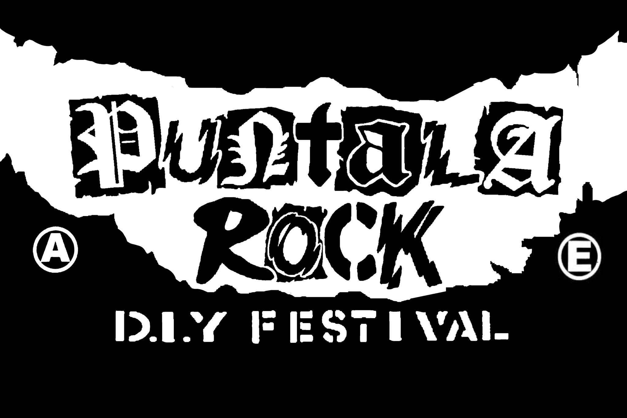 Mustavalkoinen teksti: Puntala Rock. DIY Festival.